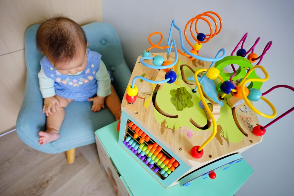 育兒分享｜Teamson-幼兒遊樂園木製七面益智繞珠玩具 幼童啟蒙玩具推薦！