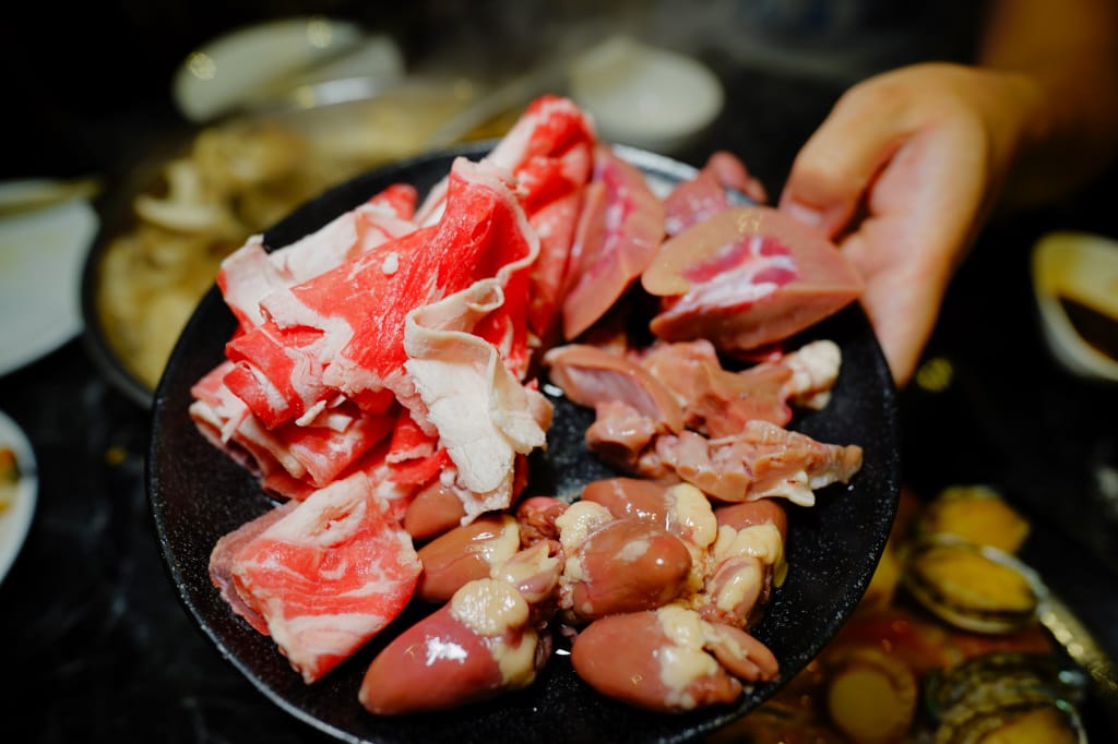 食記｜台北 公司聚餐吃到飽推薦 嗨蝦蝦百匯鍋物吃到飽(光復店) 超澎湃海鮮食材火鍋吃到飽推薦！超高CP值生魚片、炙握壽司聚餐推薦~