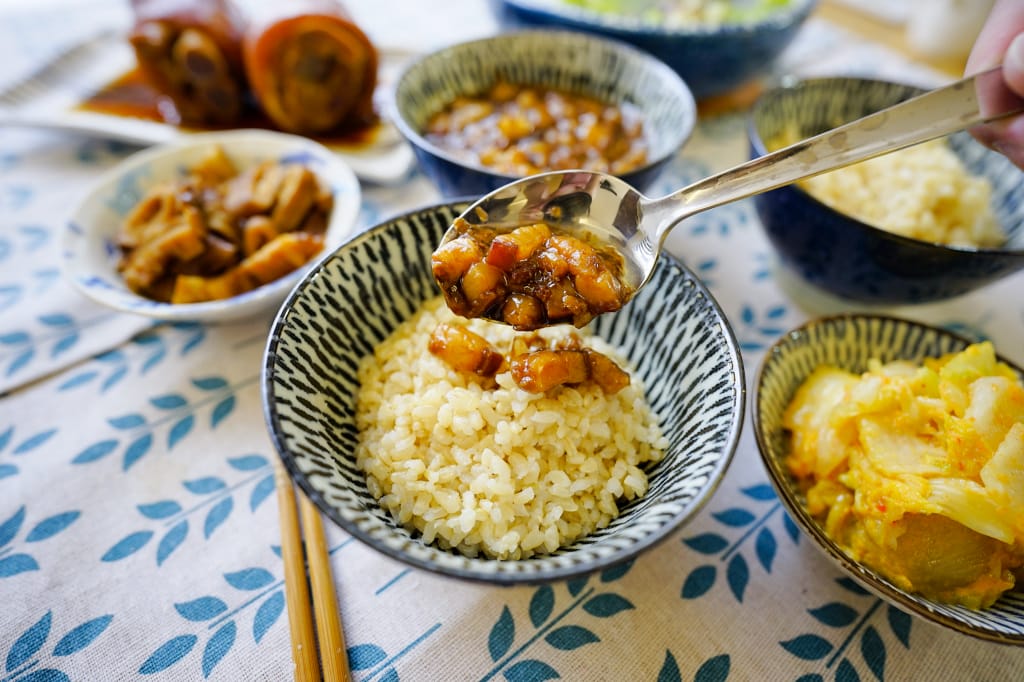 料理｜福聚號 抗疫美食冷凍宅配到府 黃金泡菜、魯肉飯、滷豬腳 防疫期間在家必買推薦！
