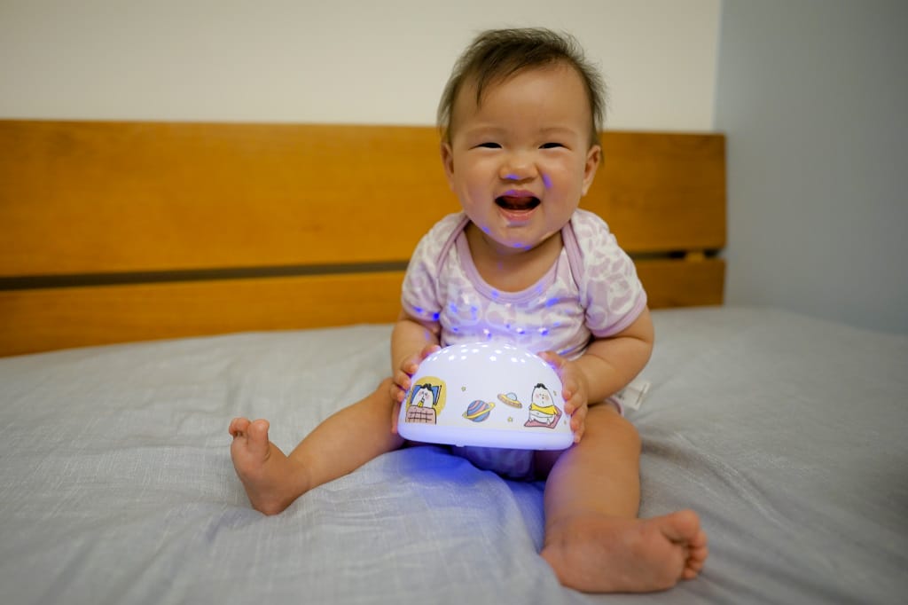 育兒好物｜好好睡星空燈（阿泥空空限定版）陪伴寶寶一覺好眠，哄睡神器推薦！