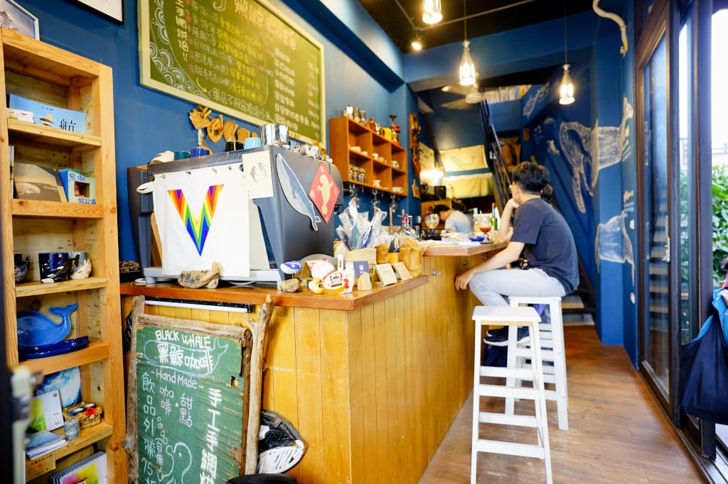 食記｜花蓮 黑鯨咖啡館Black Whale Cafe 來訪花蓮不能錯過的可愛造型雞蛋糕