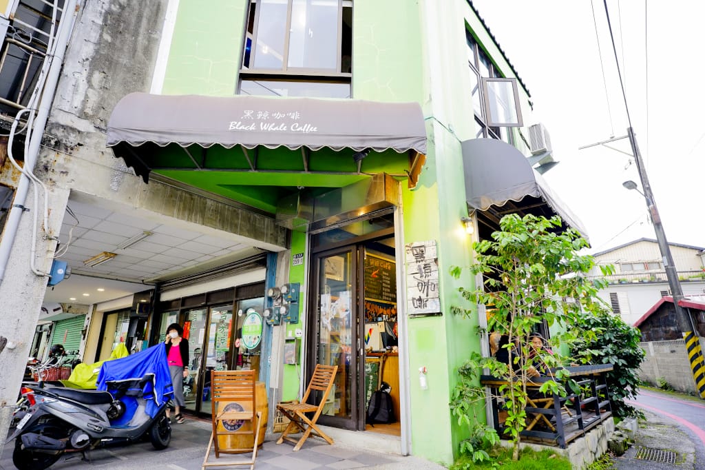食記｜花蓮 黑鯨咖啡館Black Whale Cafe 來訪花蓮不能錯過的可愛造型雞蛋糕