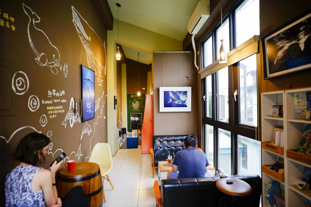 食記｜花蓮 黑鯨咖啡館Black Whale Cafe 來訪花蓮不能錯過的可愛造型雞蛋糕