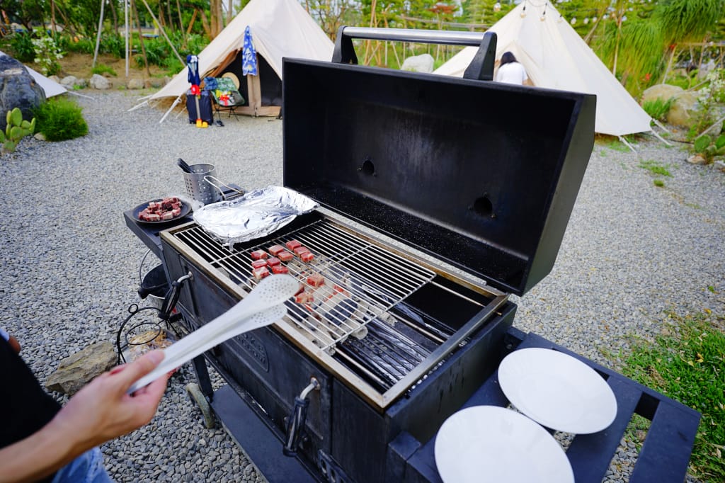 露營｜苗栗卓蘭 自然圈農場 免裝備親子露營推薦！BBQ+獨立溫泉池 一泊二食超輕鬆豪華露營