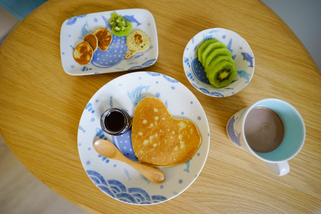 育兒分享｜寶寶副食品食譜 零失敗手指食物-香蕉煎餅&蒸蛋（Alice商店-日本食器 沖繩鯨鯊陶瓷餐具）
