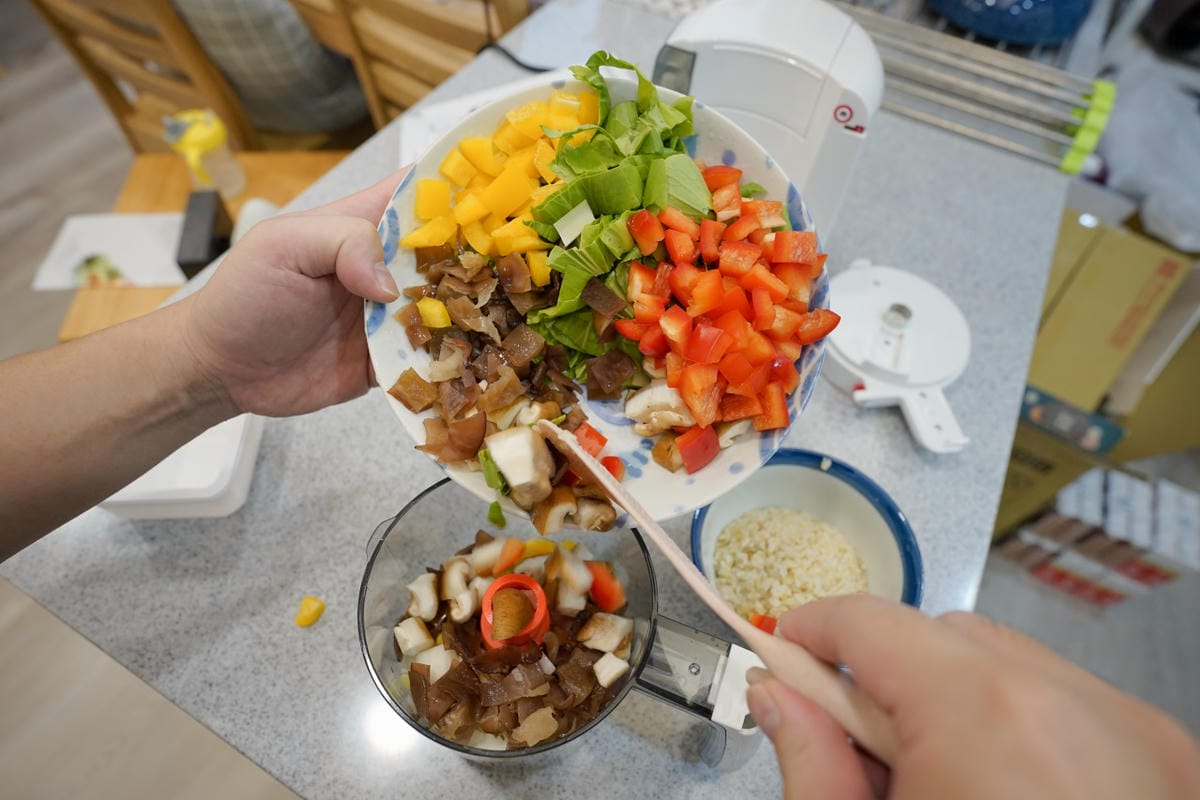 育兒分享｜babybrezza 副食品料理機推薦 嬰兒副食品輕鬆煮 蒸煮攪一機搞定！ 寶寶副食品食譜分享~