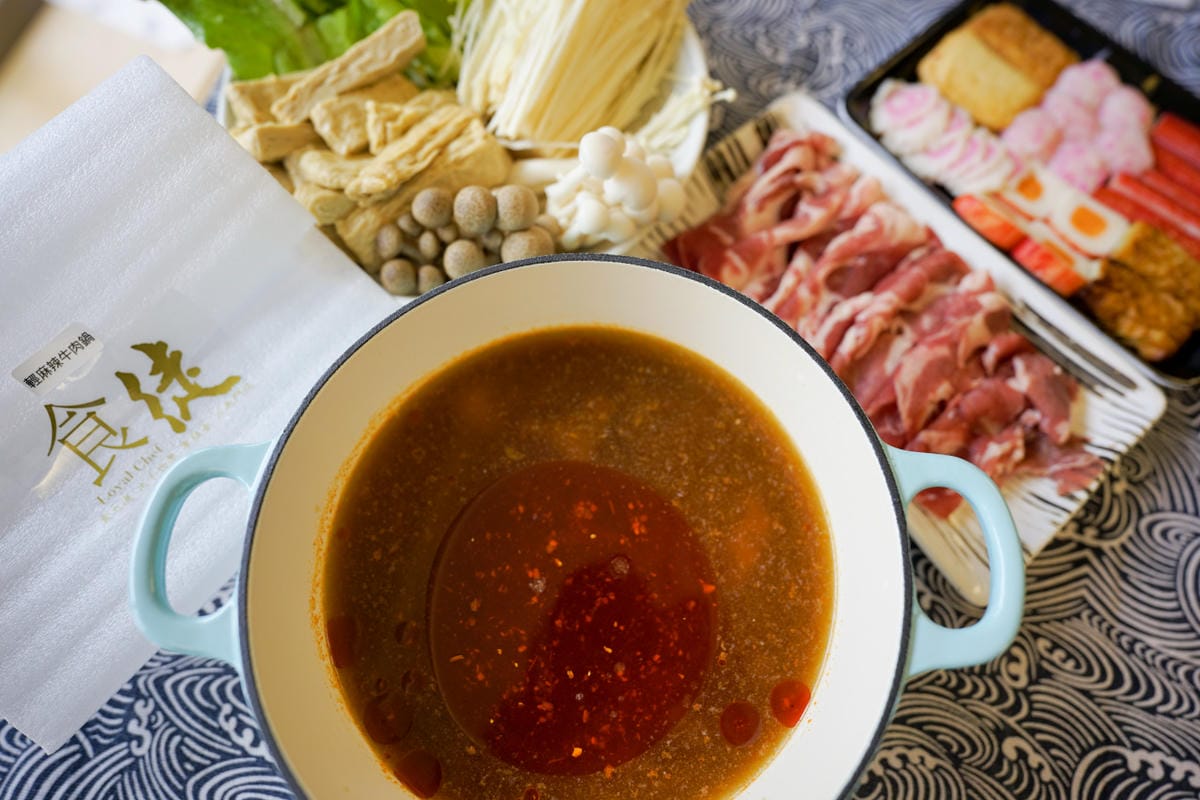 料理｜食徒 在家也能享受美味罌粟麻辣鍋 冷凍宅配料理包推薦！輕麻辣鍋底、牛尾牛肉麵、特製牛尾肉燥