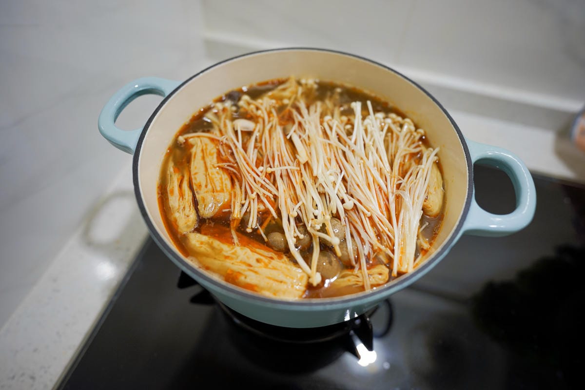料理｜食徒 在家也能享受美味罌粟麻辣鍋 冷凍宅配料理包推薦！輕麻辣鍋底、牛尾牛肉麵、特製牛尾肉燥