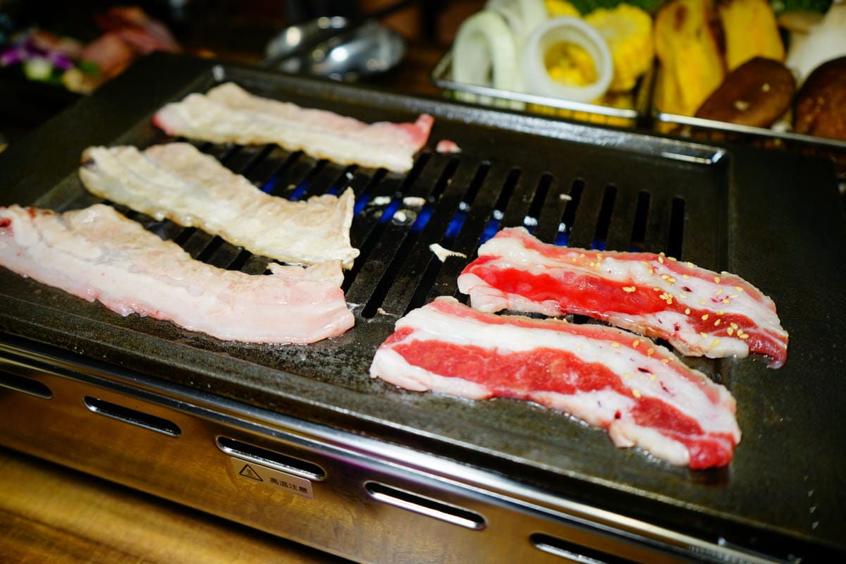 美食｜新北板橋 燒肉哦爺(板橋府中店) 板橋府中韓式燒肉吃到飽、學生最愛CP值超高！