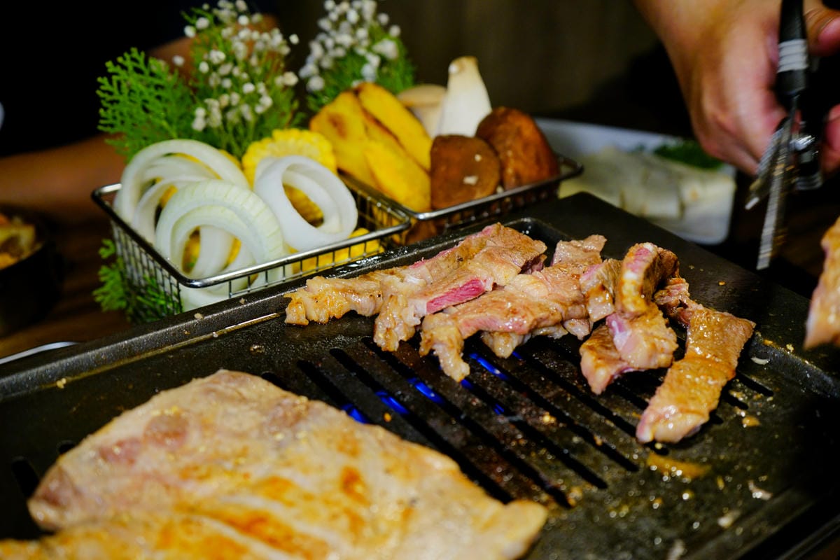 美食｜新北板橋 燒肉哦爺(板橋府中店) 板橋府中韓式燒肉吃到飽、學生最愛CP值超高！