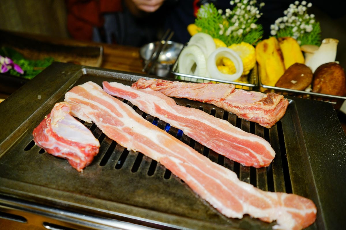 美食｜新北板橋 燒肉哦爺(板橋府中店) 板橋府中韓式燒肉吃到飽、學生最愛CP值超高！