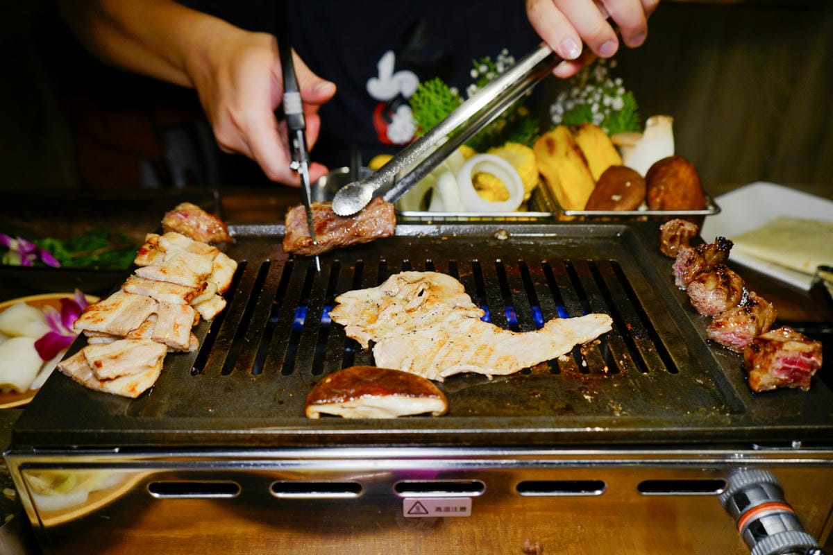 美食｜新北板橋 燒肉哦爺(板橋府中店) 板橋府中韓式燒肉吃到飽、學生最愛CP值超高！