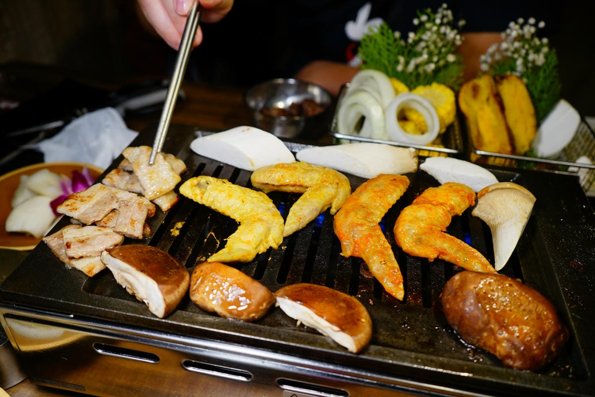 美食｜新北板橋 燒肉哦爺(板橋府中店) 板橋府中韓式燒肉吃到飽、學生最愛CP值超高！