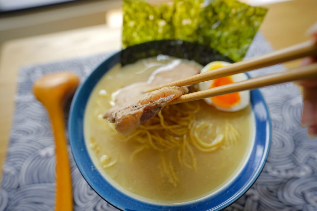料理|桃園 豚戈屋台拉麵 冷凍宅配拉麵料理包 在家也能來碗熱呼呼的日式拉麵~ - 第8張圖 料理|桃園 豚戈屋台拉麵 冷凍宅配拉麵料理包 在家也能來碗熱呼呼的日式拉麵~