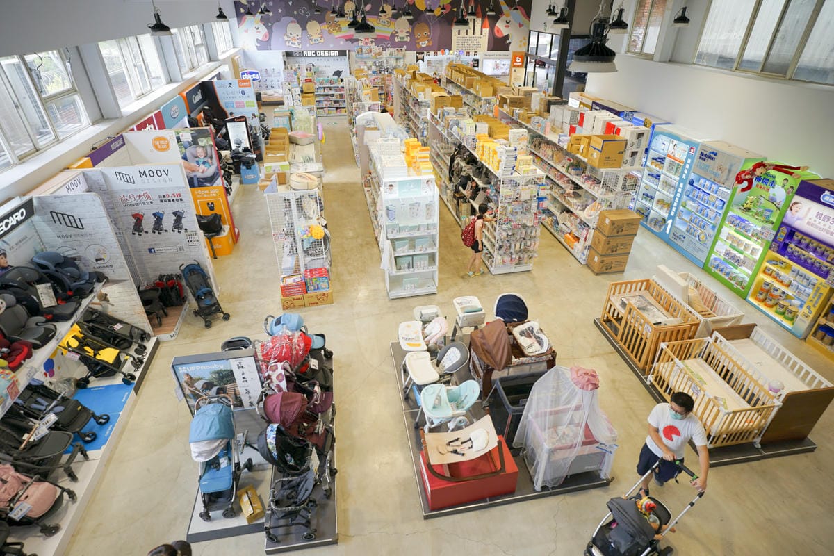 育兒分享|新北大型婦嬰用品店推薦!寶寶共和國(汐止店) 兩百坪親子用品購物商場 會員購物最划算~ - 第4張圖 育兒分享|新北大型婦嬰用品店推薦!寶寶共和國(汐止店) 兩百坪親子用品購物商場 會員購物最划算~