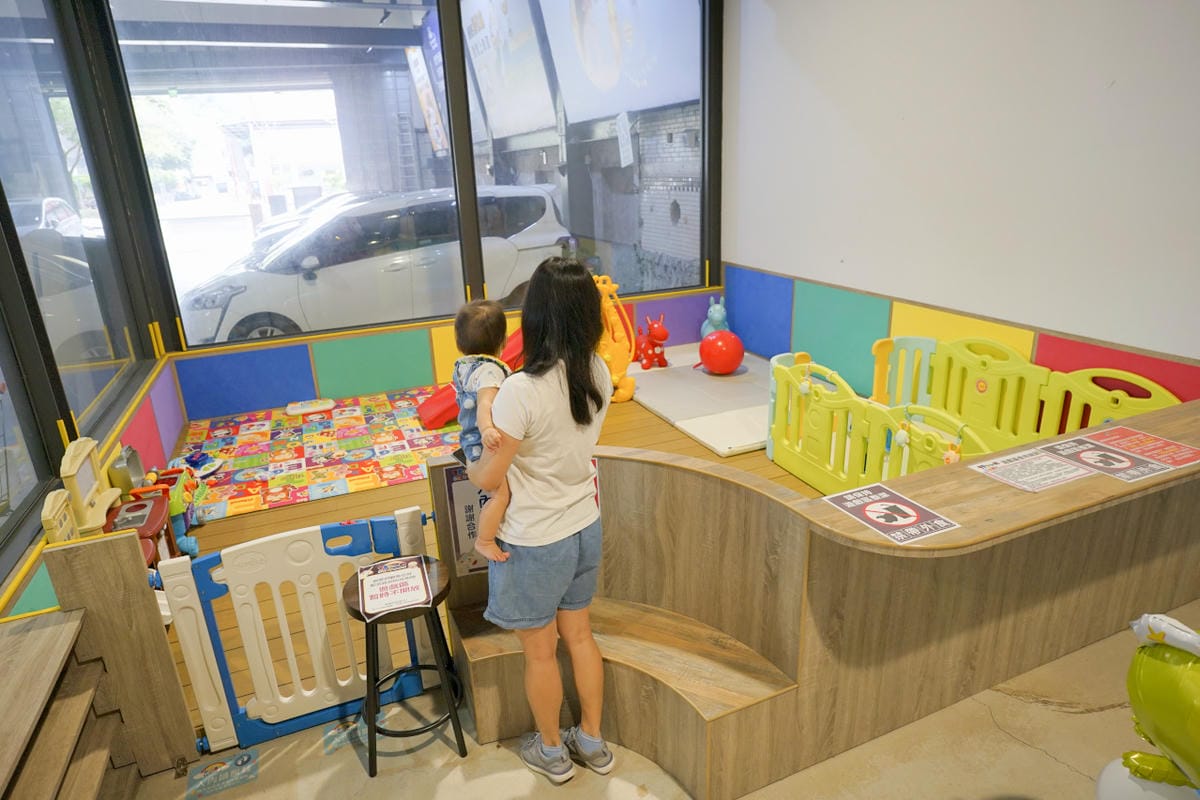 育兒分享|新北大型婦嬰用品店推薦!寶寶共和國(汐止店) 兩百坪親子用品購物商場 會員購物最划算~ - 第8張圖 育兒分享|新北大型婦嬰用品店推薦!寶寶共和國(汐止店) 兩百坪親子用品購物商場 會員購物最划算~