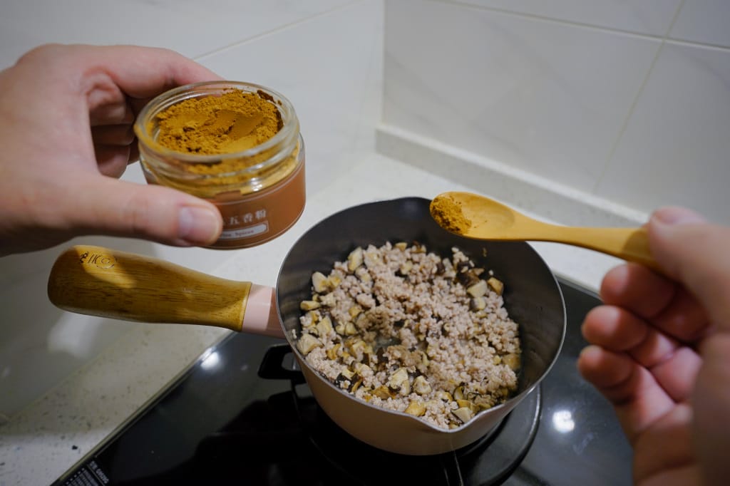 料理｜香料食譜分享-零失敗懶人料理 紐奧良香烤雞翅、迷迭香煎松阪豬、五香香菇滷肉 搭配味旅Spices Journey 台灣調味料專賣品牌