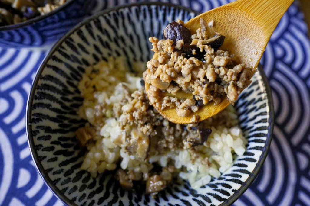 料理｜香料食譜分享-零失敗懶人料理 紐奧良香烤雞翅、迷迭香煎松阪豬、五香香菇滷肉 搭配味旅Spices Journey 台灣調味料專賣品牌