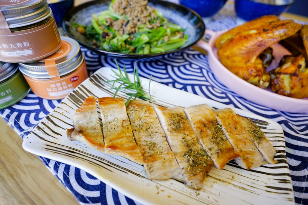 料理｜香料食譜分享-零失敗懶人料理 紐奧良香烤雞翅、迷迭香煎松阪豬、五香香菇滷肉 搭配味旅Spices Journey 台灣調味料專賣品牌