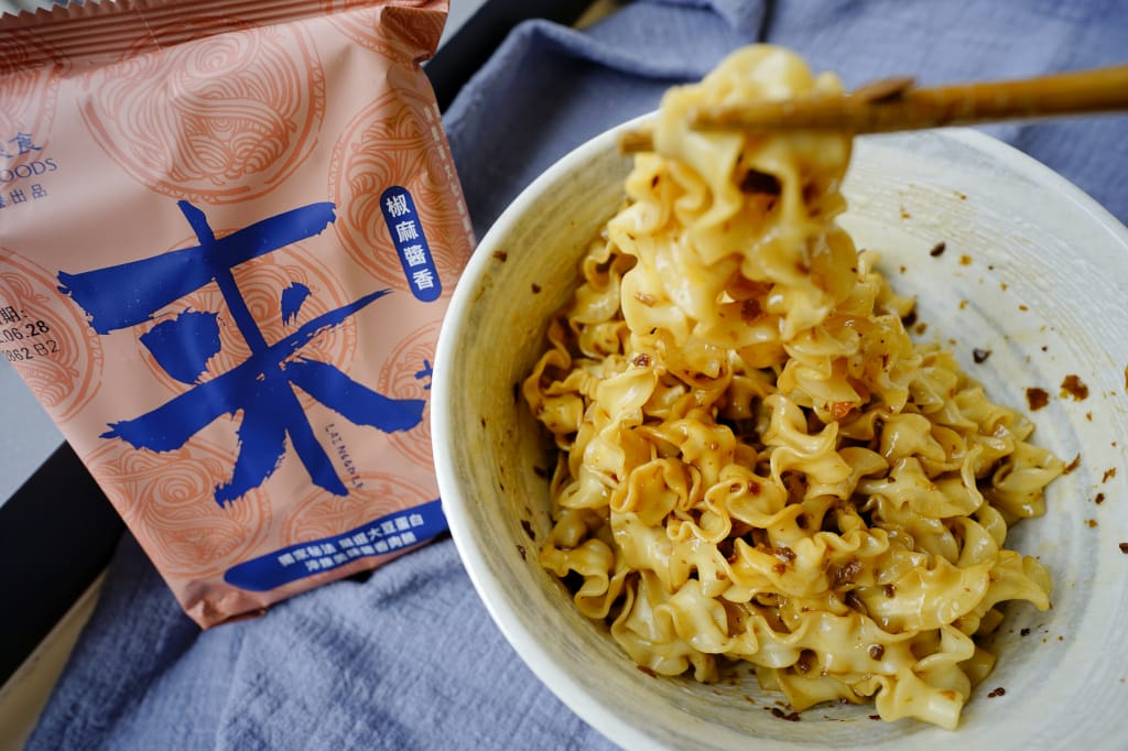 料理｜漢來美食 來拌麵 椒麻醬香、胡麻椒香 繁忙育兒時光也能隨時來上一碗媲美名店的乾拌麵！