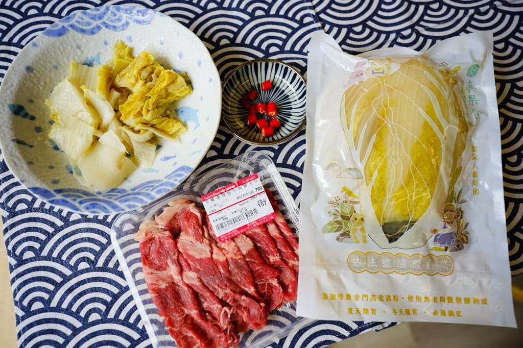料理｜真果食希望手作坊 古法甕釀酸白菜 酸白菜料理食譜分享-酸菜白肉鍋、酸白菜炒肉片(牛肉、豬肉都可以)