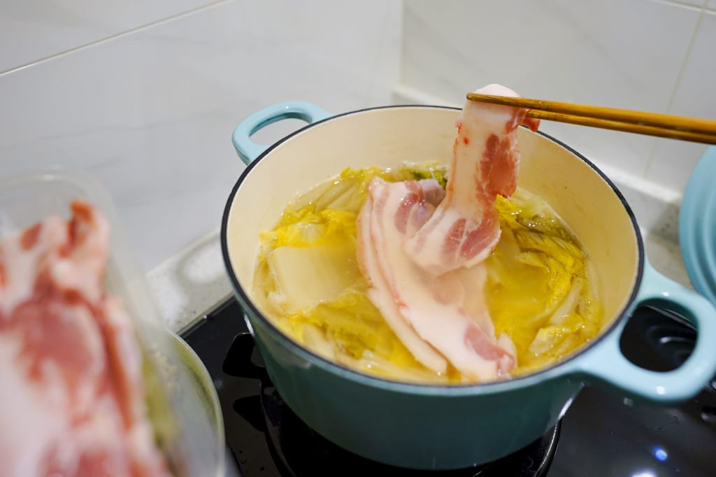 料理｜真果食希望手作坊 古法甕釀酸白菜 酸白菜料理食譜分享-酸菜白肉鍋、酸白菜炒肉片(牛肉、豬肉都可以)