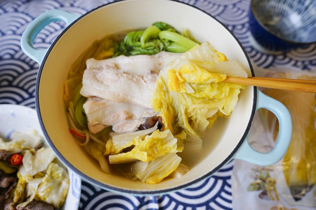 料理｜真果食希望手作坊 古法甕釀酸白菜 酸白菜料理食譜分享-酸菜白肉鍋、酸白菜炒肉片(牛肉、豬肉都可以)
