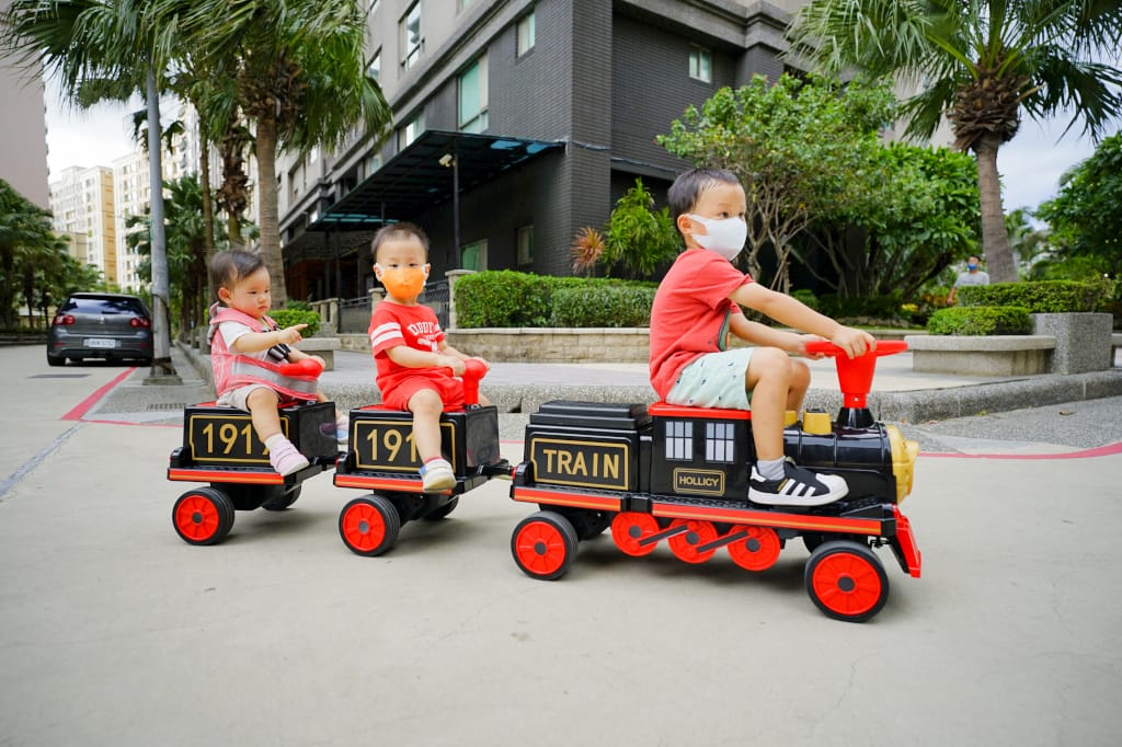 育兒分享|小朋友最愛的電動小火車 兒童電動車-親子復古火車 傳說中的育兒神器 (遛孫神器) - 第27張圖 育兒分享|小朋友最愛的電動小火車 兒童電動車-親子復古火車 傳說中的育兒神器 (遛孫神器)