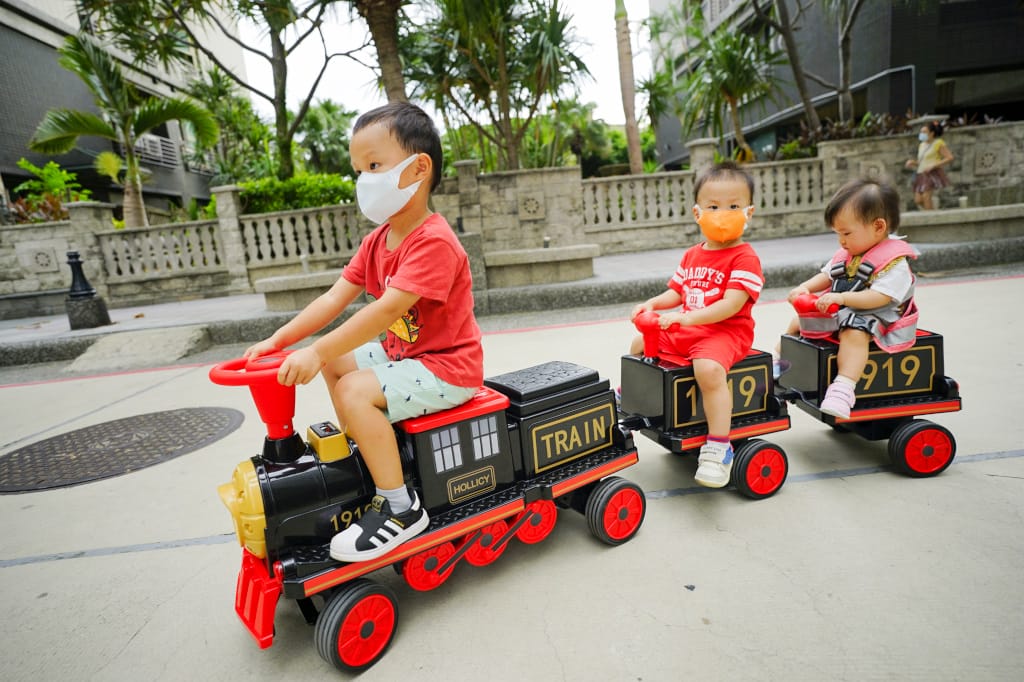 育兒分享|小朋友最愛的電動小火車 兒童電動車-親子復古火車 傳說中的育兒神器 (遛孫神器) - 第28張圖 育兒分享|小朋友最愛的電動小火車 兒童電動車-親子復古火車 傳說中的育兒神器 (遛孫神器)