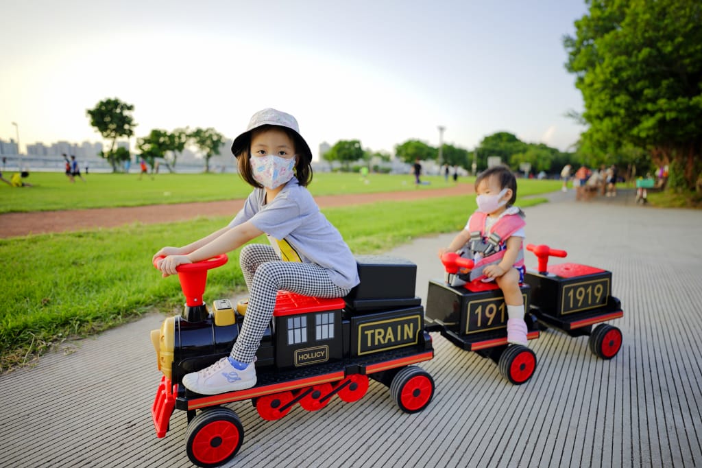 育兒分享|小朋友最愛的電動小火車 兒童電動車-親子復古火車 傳說中的育兒神器 (遛孫神器) - 第11張圖 育兒分享|小朋友最愛的電動小火車 兒童電動車-親子復古火車 傳說中的育兒神器 (遛孫神器)