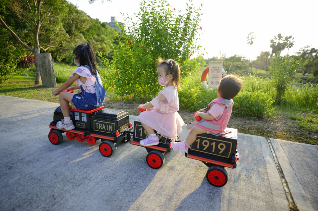 育兒分享|小朋友最愛的電動小火車 兒童電動車-親子復古火車 傳說中的育兒神器 (遛孫神器) - 第17張圖 育兒分享|小朋友最愛的電動小火車 兒童電動車-親子復古火車 傳說中的育兒神器 (遛孫神器)