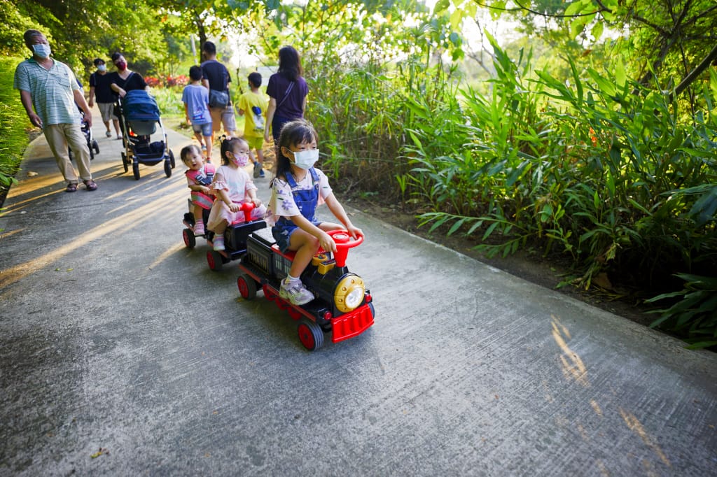 育兒分享|小朋友最愛的電動小火車 兒童電動車-親子復古火車 傳說中的育兒神器 (遛孫神器) - 第14張圖 育兒分享|小朋友最愛的電動小火車 兒童電動車-親子復古火車 傳說中的育兒神器 (遛孫神器)