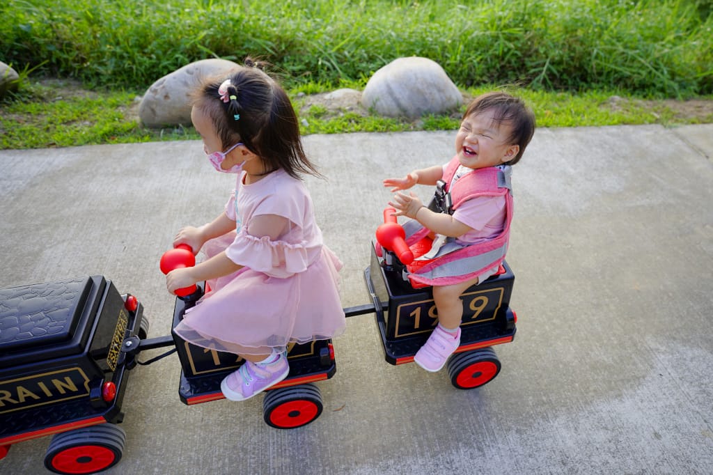 育兒分享|小朋友最愛的電動小火車 兒童電動車-親子復古火車 傳說中的育兒神器 (遛孫神器) - 第21張圖 育兒分享|小朋友最愛的電動小火車 兒童電動車-親子復古火車 傳說中的育兒神器 (遛孫神器)