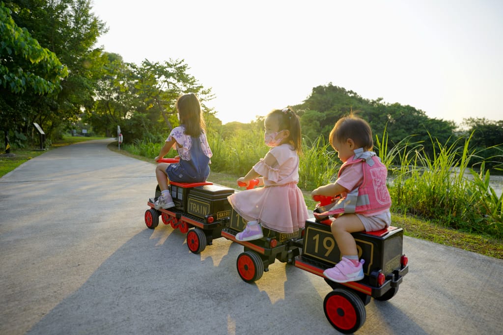 育兒分享|小朋友最愛的電動小火車 兒童電動車-親子復古火車 傳說中的育兒神器 (遛孫神器) - 第23張圖 育兒分享|小朋友最愛的電動小火車 兒童電動車-親子復古火車 傳說中的育兒神器 (遛孫神器)