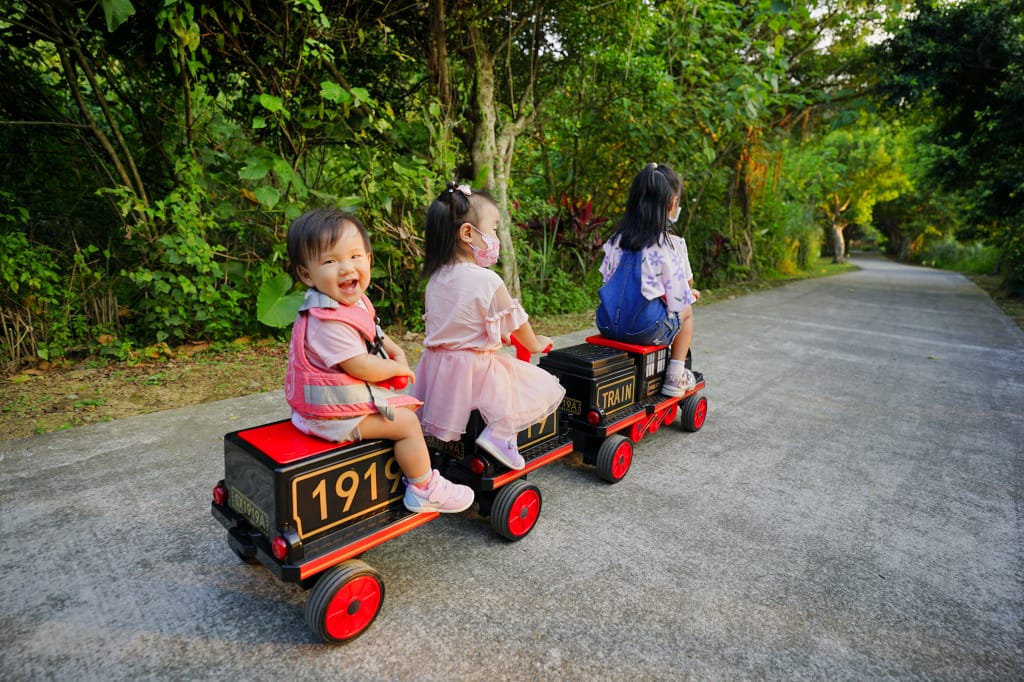 育兒分享|小朋友最愛的電動小火車 兒童電動車-親子復古火車 傳說中的育兒神器 (遛孫神器) - 第24張圖 育兒分享|小朋友最愛的電動小火車 兒童電動車-親子復古火車 傳說中的育兒神器 (遛孫神器)