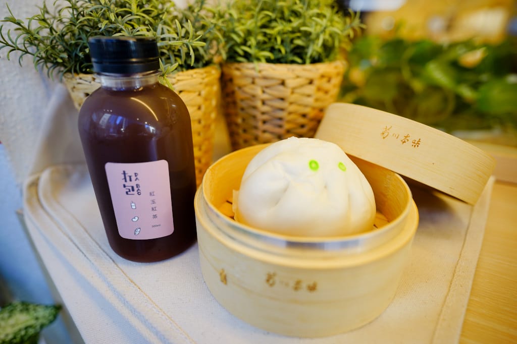 食記｜桃園 網路人氣美食 打包DABAO 打包包子1號店 創意口味獅子頭肉包、打拋豬肉包推薦！
