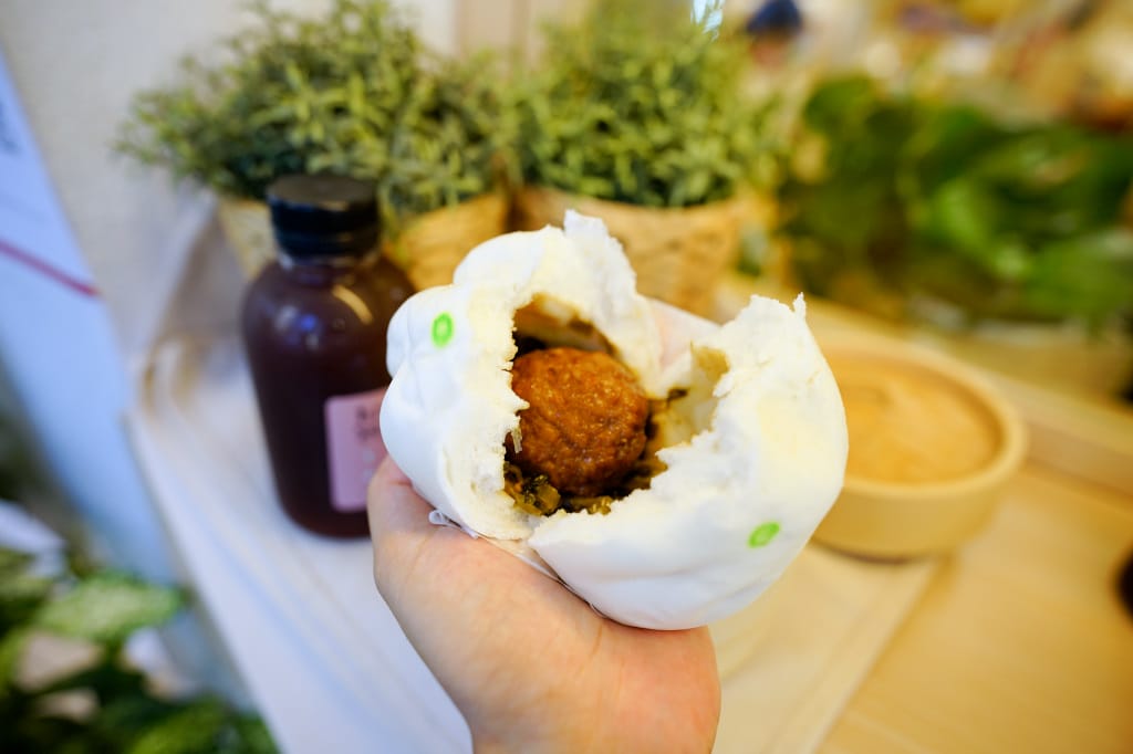 食記｜桃園 網路人氣美食 打包DABAO 打包包子1號店 創意口味獅子頭肉包、打拋豬肉包推薦！