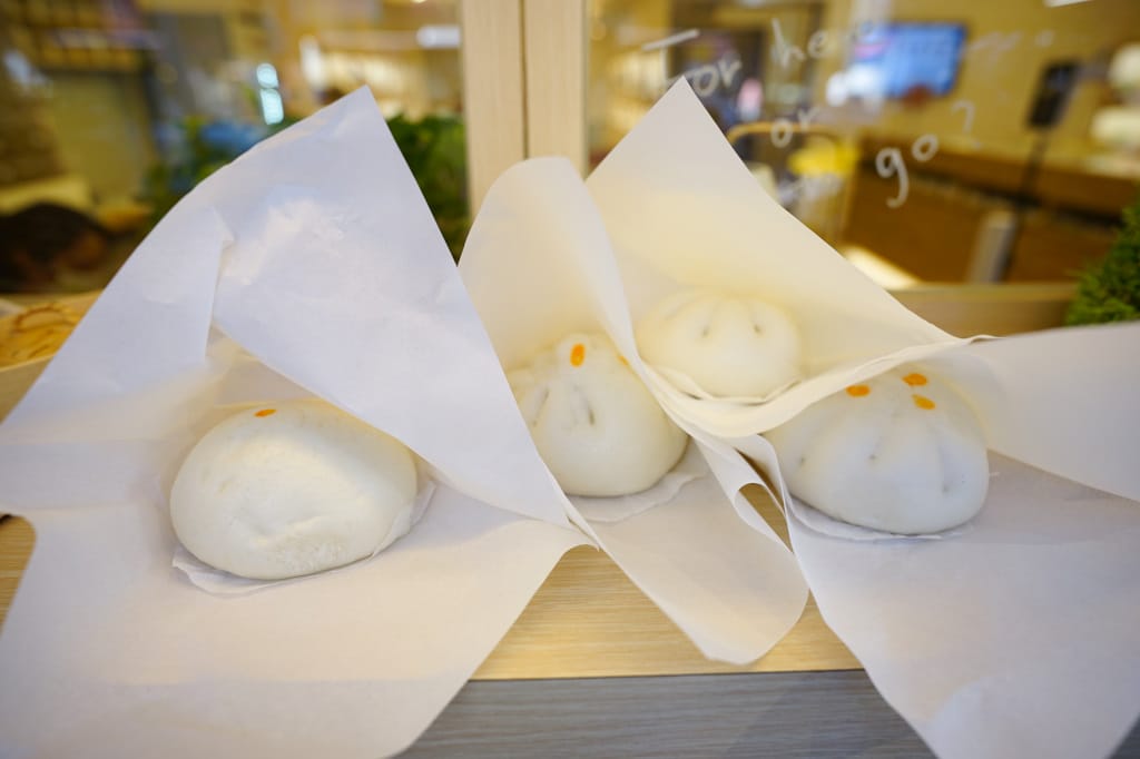 食記｜桃園 網路人氣美食 打包DABAO 打包包子1號店 創意口味獅子頭肉包、打拋豬肉包推薦！