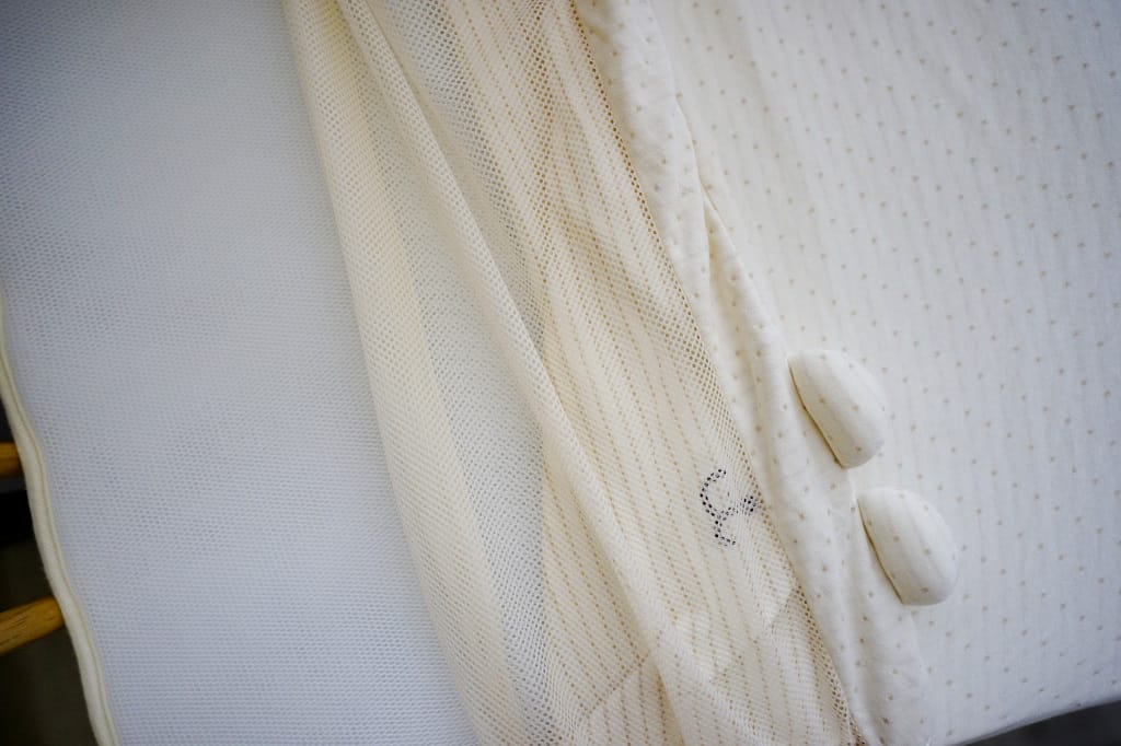 育兒分享｜嬰兒床墊推薦！cani生活有機棉 MIT透氣可水洗床墊 怕熱寶寶睡得安穩舒適的秘訣！