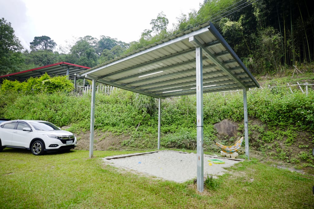 露營｜新竹尖石 迦得營地 超大雨棚營位推薦！親子露營戲水池、沙坑 包區雨棚獨立衛浴