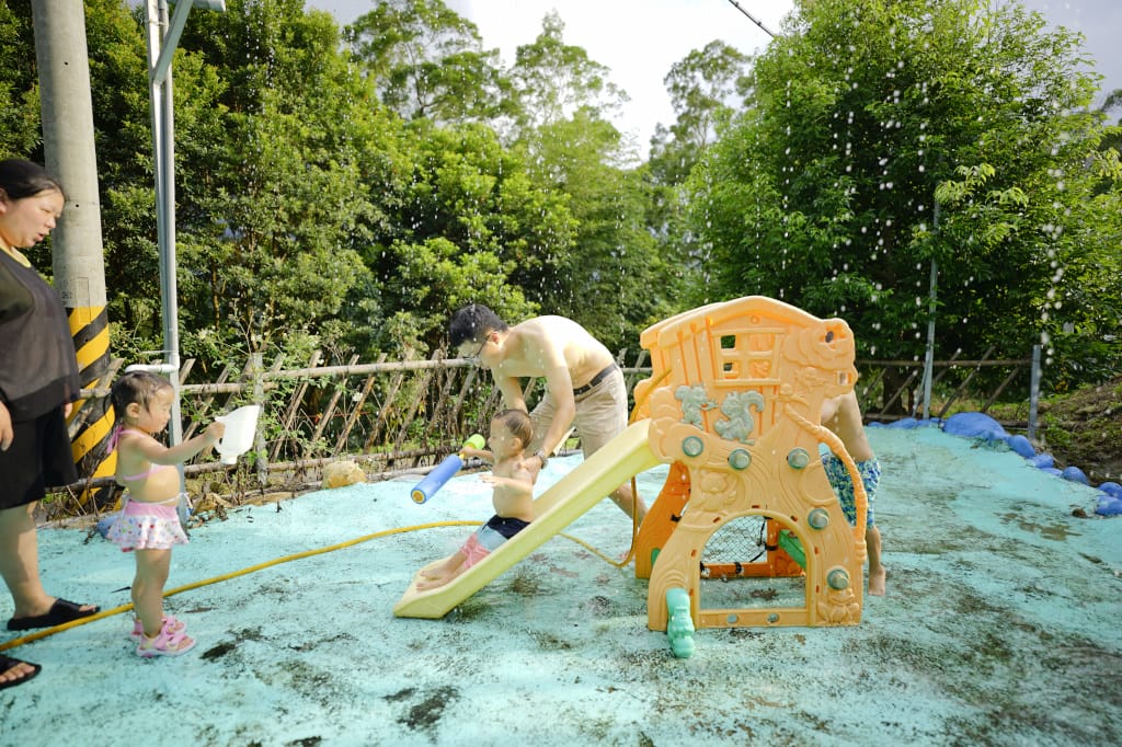 露營｜新竹尖石 迦得營地 超大雨棚營位推薦！親子露營戲水池、沙坑 包區雨棚獨立衛浴