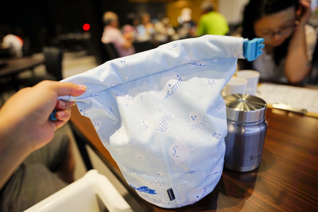 育兒分享｜Oui Bébé Bon 唯寶貝親子嚴選 Oui 空氣防水袋 環保輕量 寶寶餐袋、游泳袋多用途推薦！
