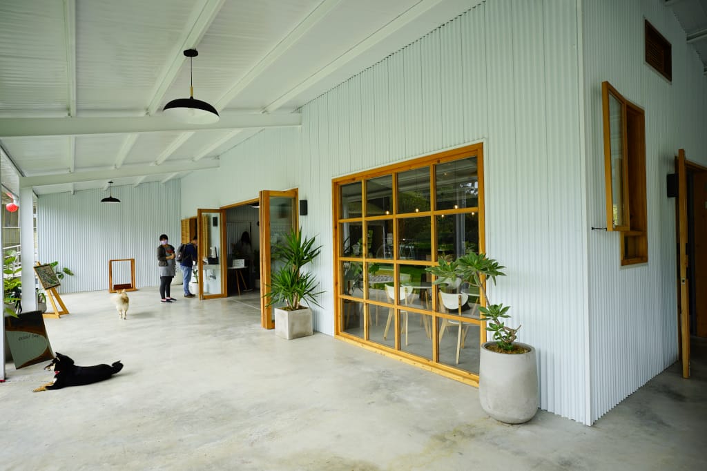 苗栗景點|大湖採草莓推薦!紅色琉璃瓦草莓園(高架草莓) 全新網美咖啡廳SUHU Café 現打草莓牛奶、自製草莓冰淇淋,打卡還送草莓果醬~ - 第25張圖 苗栗景點|大湖採草莓推薦!紅色琉璃瓦草莓園(高架草莓) 全新網美咖啡廳SUHU Café 現打草莓牛奶、自製草莓冰淇淋,打卡還送草莓果醬~