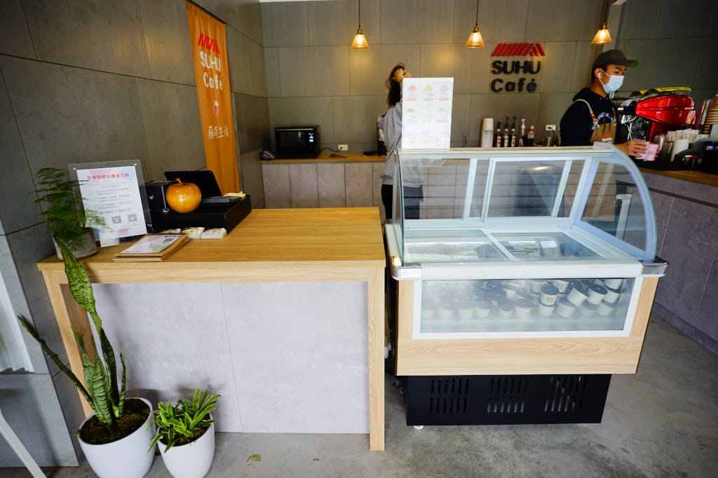 苗栗景點|大湖採草莓推薦!紅色琉璃瓦草莓園(高架草莓) 全新網美咖啡廳SUHU Café 現打草莓牛奶、自製草莓冰淇淋,打卡還送草莓果醬~ - 第29張圖 苗栗景點|大湖採草莓推薦!紅色琉璃瓦草莓園(高架草莓) 全新網美咖啡廳SUHU Café 現打草莓牛奶、自製草莓冰淇淋,打卡還送草莓果醬~