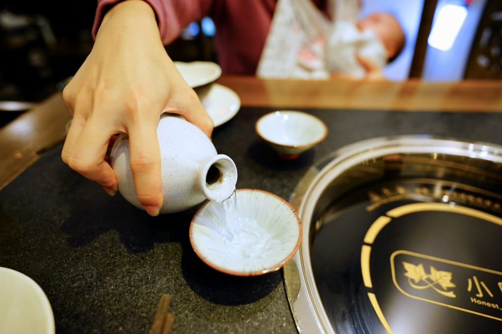 食記｜台北 小膳香成都麻辣火鍋 台北正宗四川麻辣火鍋推薦！今晚，誰來陪我喝花酒~