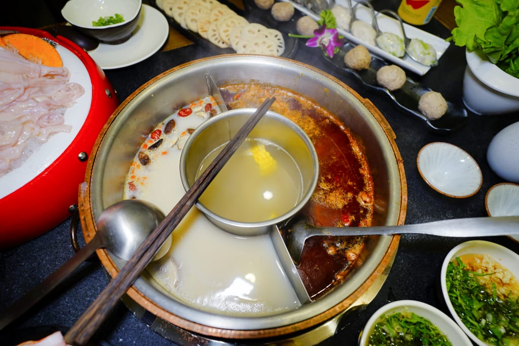 食記｜台北 小膳香成都麻辣火鍋 台北正宗四川麻辣火鍋推薦！今晚，誰來陪我喝花酒~