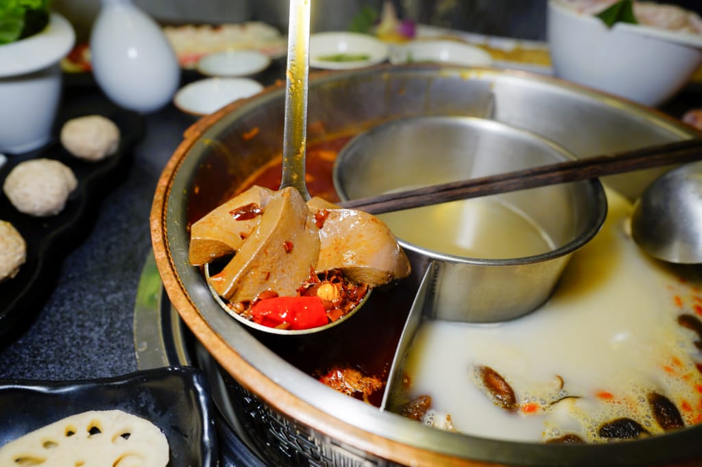 食記｜台北 小膳香成都麻辣火鍋 台北正宗四川麻辣火鍋推薦！今晚，誰來陪我喝花酒~