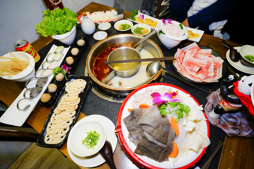 食記｜台北 小膳香成都麻辣火鍋 台北正宗四川麻辣火鍋推薦！今晚，誰來陪我喝花酒~