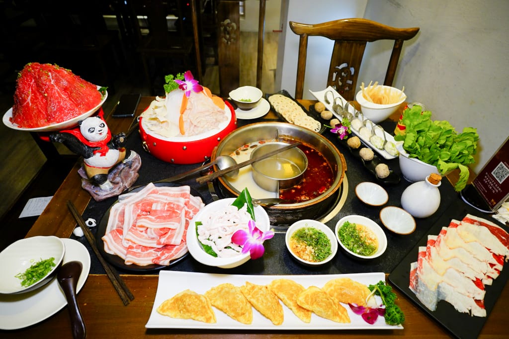食記｜台北 小膳香成都麻辣火鍋 台北正宗四川麻辣火鍋推薦！今晚，誰來陪我喝花酒~