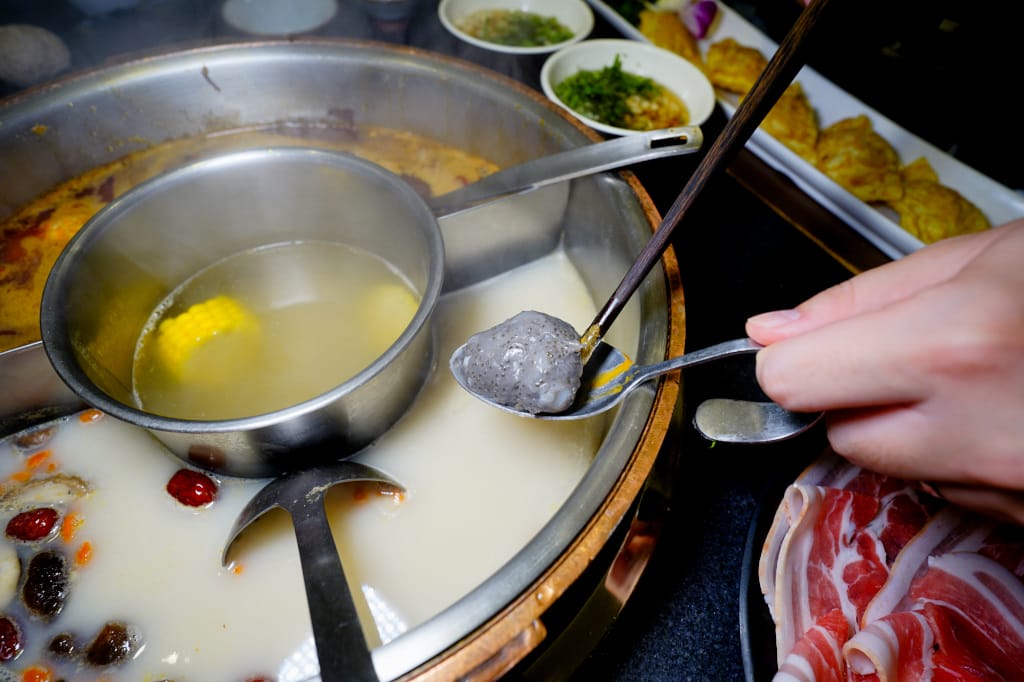 食記｜台北 小膳香成都麻辣火鍋 台北正宗四川麻辣火鍋推薦！今晚，誰來陪我喝花酒~